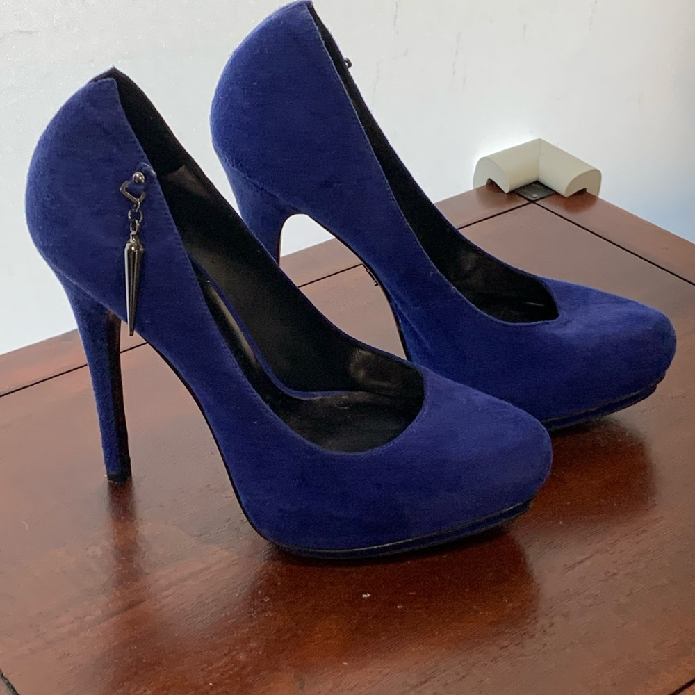 Rare Rock & Republic Blue Heels with Black Charm
